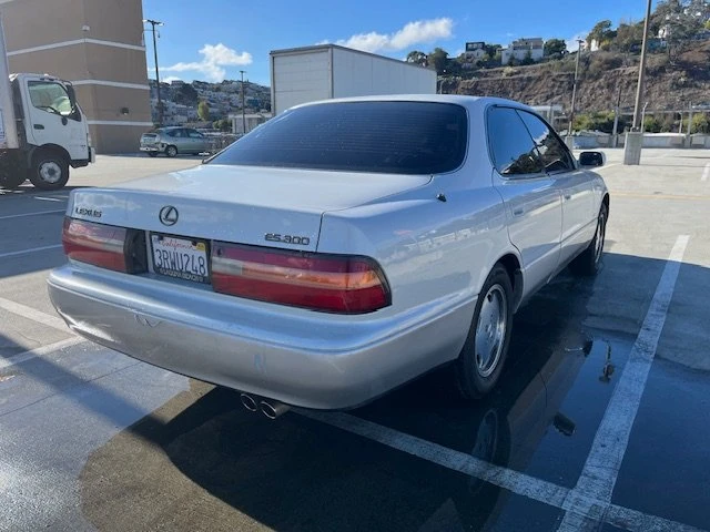 1996 Lexus ES 1st Gen - Image 9 of 20