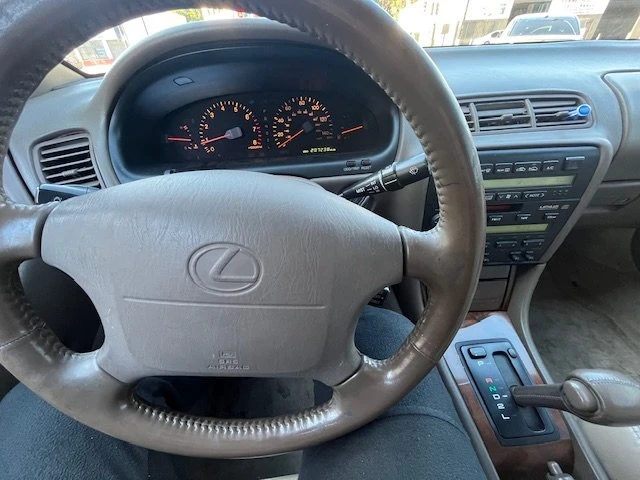 1996 Lexus ES 1st Gen - Image 18 of 20