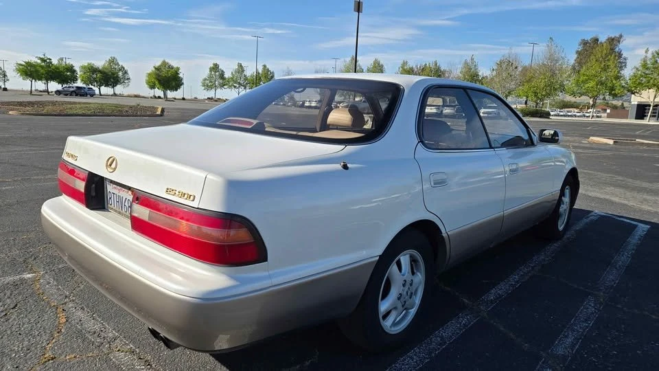 1996 Lexus ES 2nd Gen - Image 18 of 20