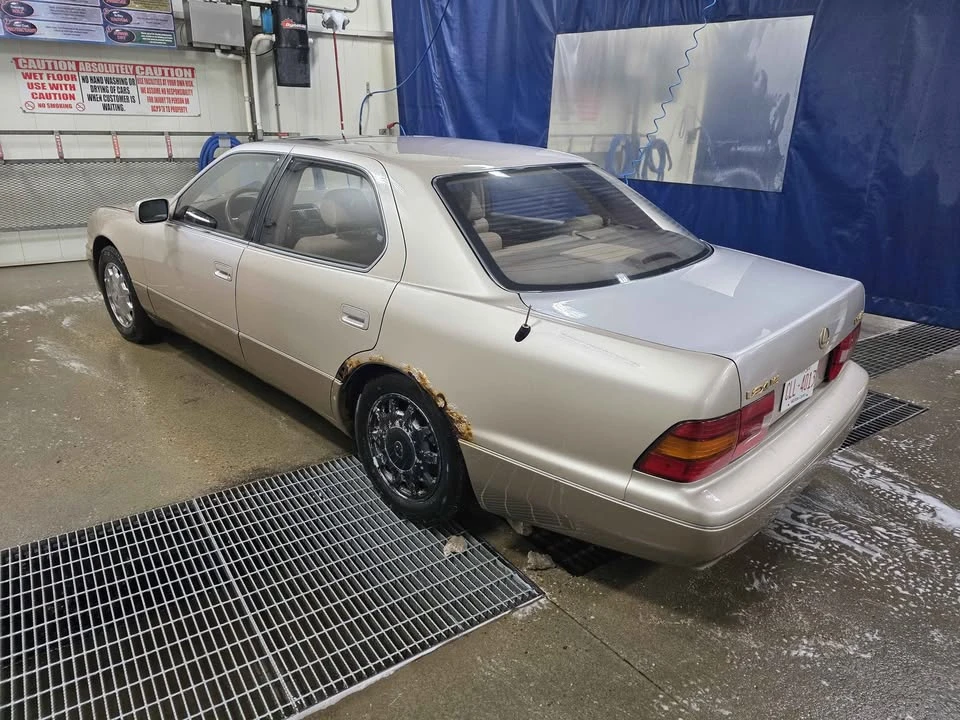 1996 Lexus LS 2nd Gen - Image 2 of 13