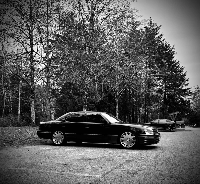 1996 Lexus LS 2nd Gen - Image 2 of 10
