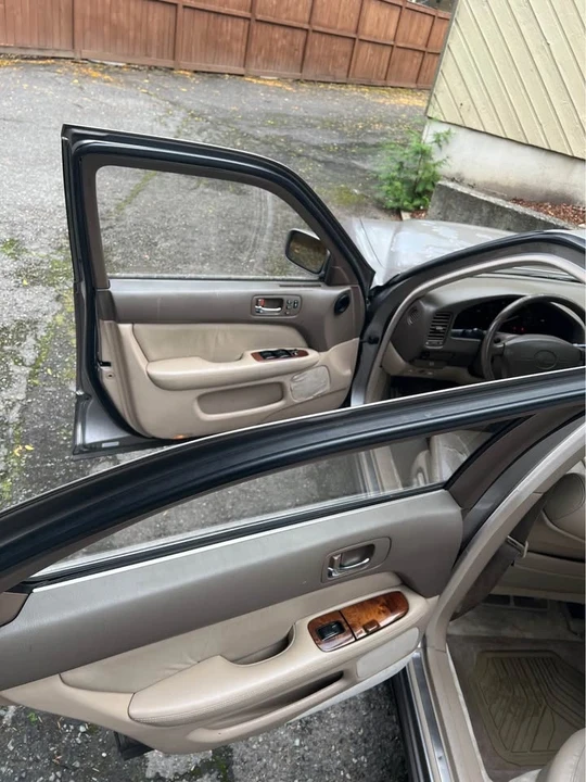 1996 Lexus LS 2nd Gen - Image 3 of 11