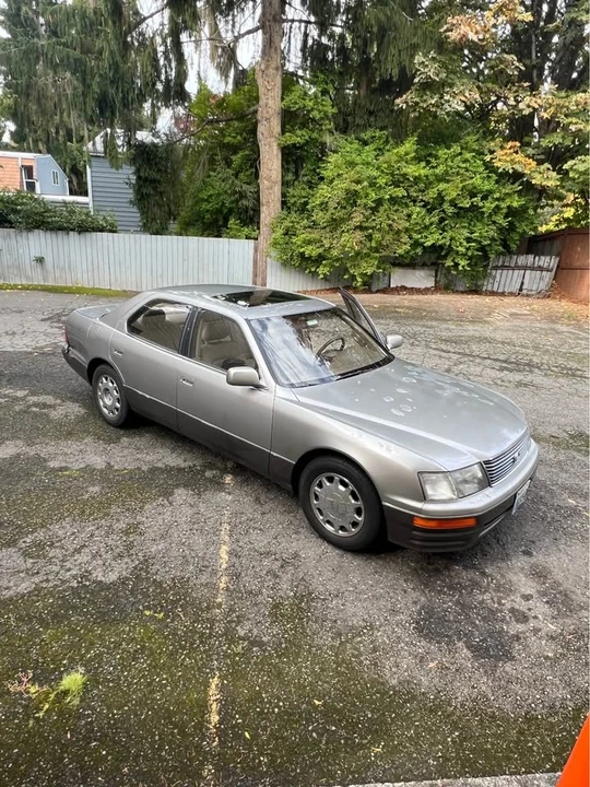 1996 Lexus LS 2nd Gen - Image 2 of 11