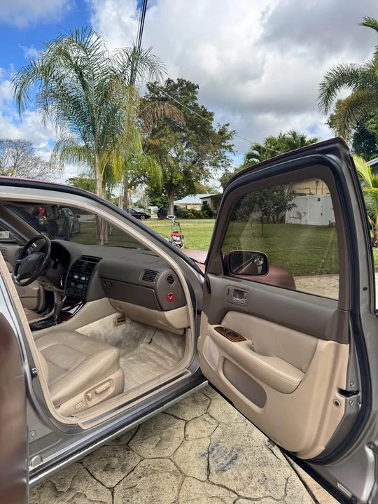 1996 Lexus LS 2nd Gen - Image 10 of 12