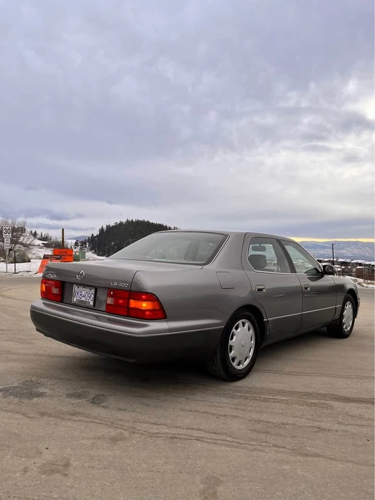 1996 Lexus LS 2nd Gen - Image 5 of 16