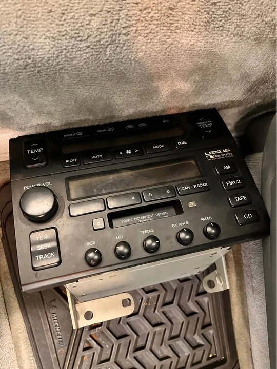 1996 Lexus LS 2nd Gen - Image 16 of 16