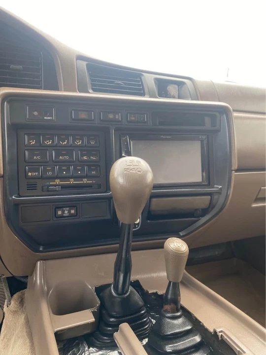 1996 Lexus LX 1st Gen - Image 5 of 15