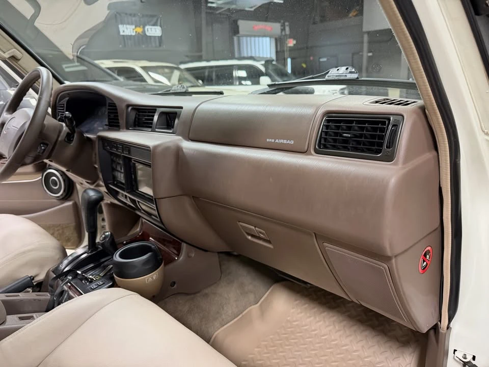 1996 Lexus LX 1st Gen - Image 17 of 20