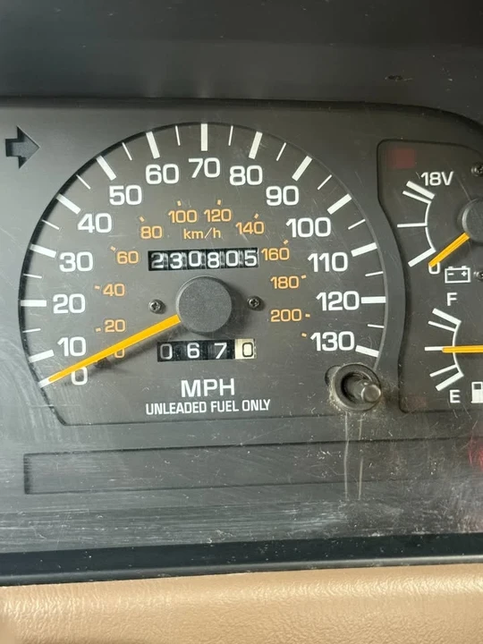 1996 Lexus LX 1st Gen - Image 11 of 20