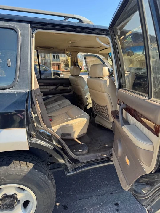 1996 Lexus LX 1st Gen - Image 10 of 18