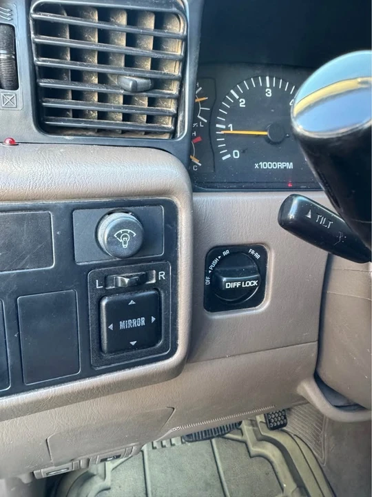 1996 Lexus LX 1st Gen - Image 17 of 18