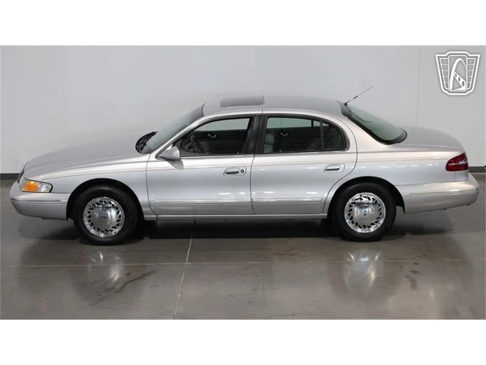 1996 Lincoln Continental 9th Gen - Image 11 of 31