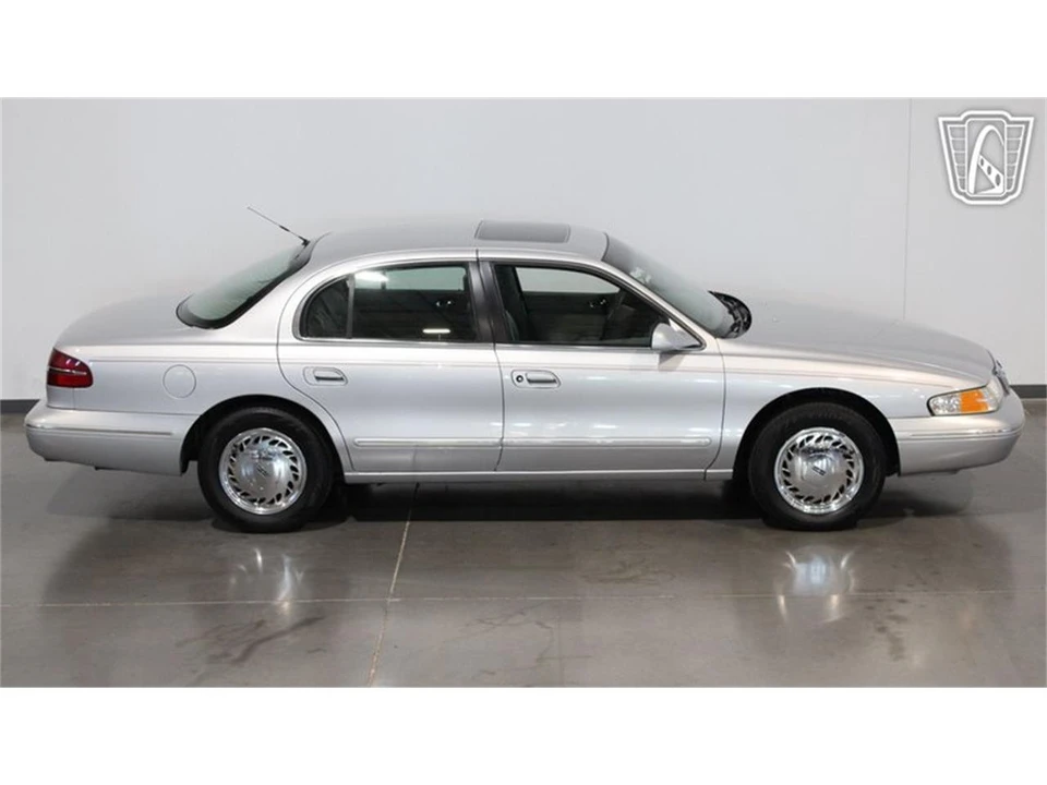 1996 Lincoln Continental 9th Gen - Image 7 of 31