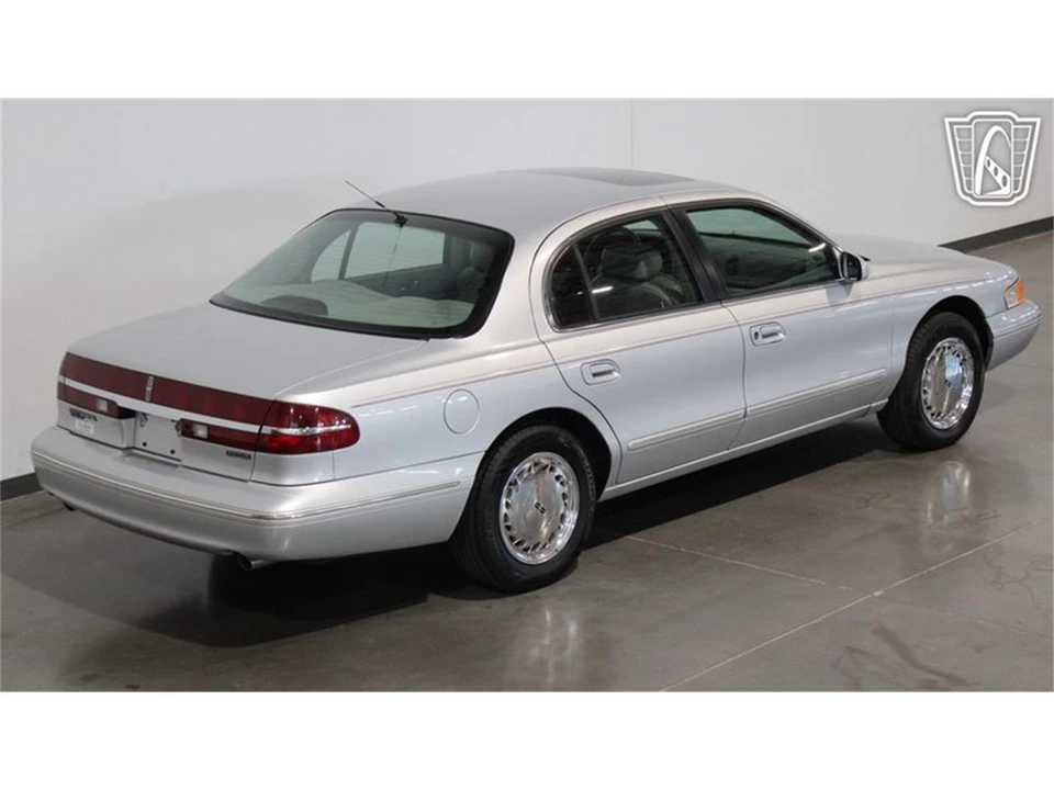 1996 Lincoln Continental 9th Gen - Image 8 of 31