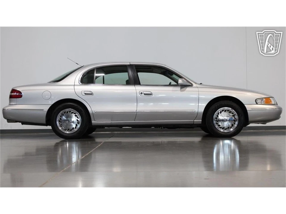 1996 Lincoln Continental 9th Gen - Image 23 of 31