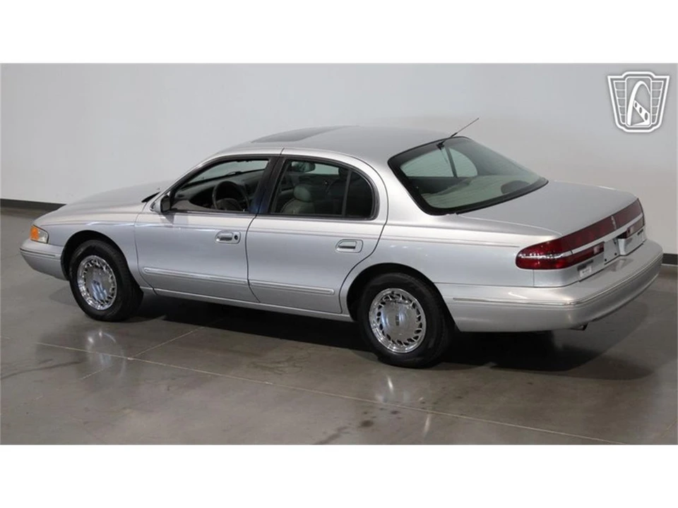 1996 Lincoln Continental 9th Gen - Image 10 of 31