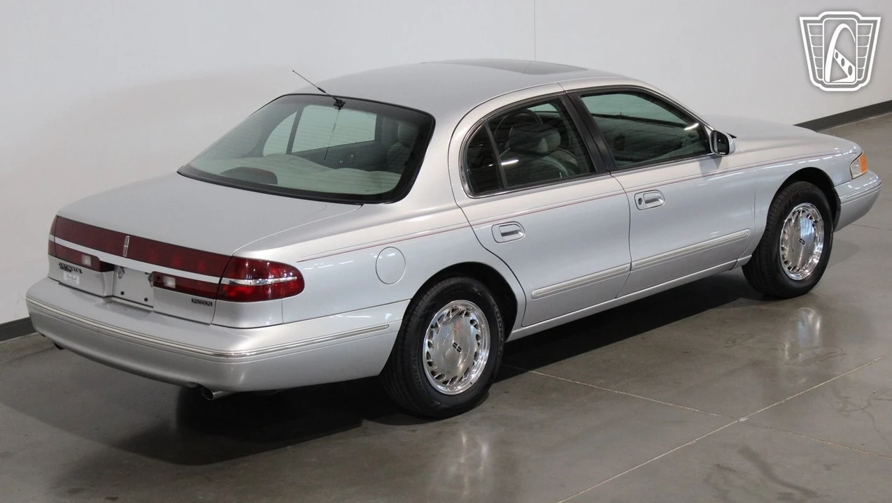 1996 Lincoln Continental 9th Gen - Image 9 of 12