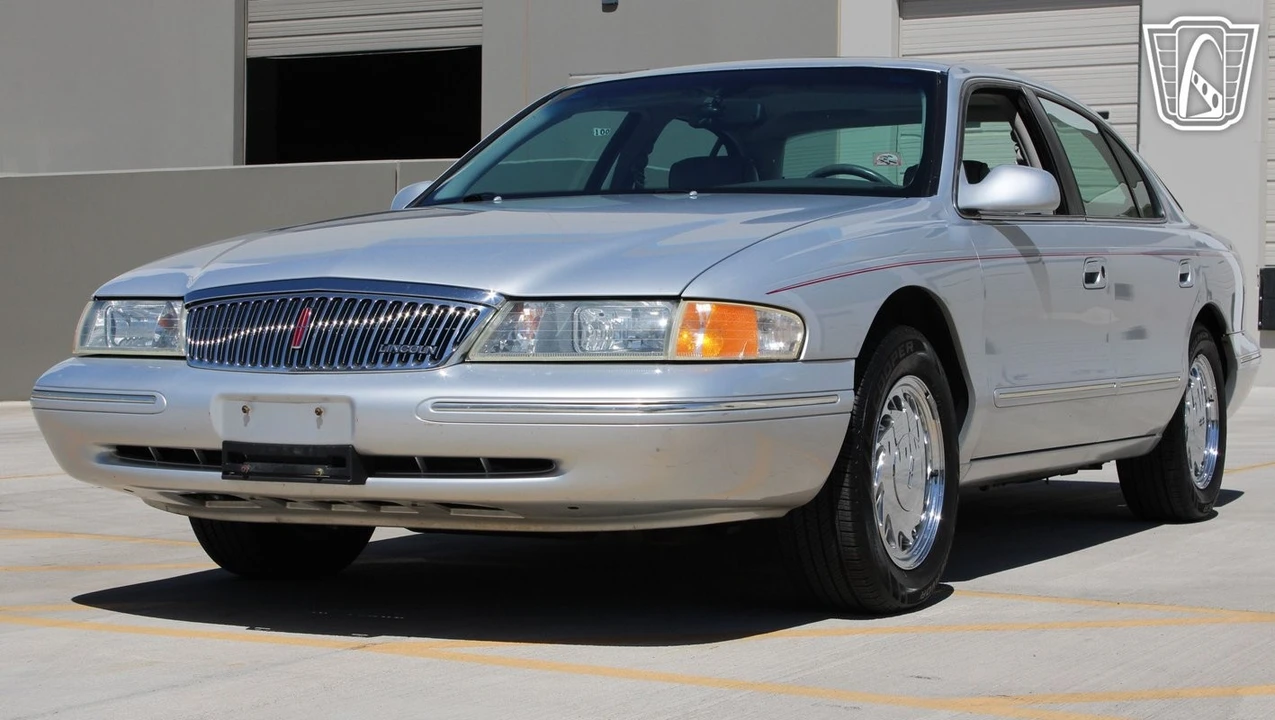 1996 Lincoln Continental 9th Gen - Image 3 of 12