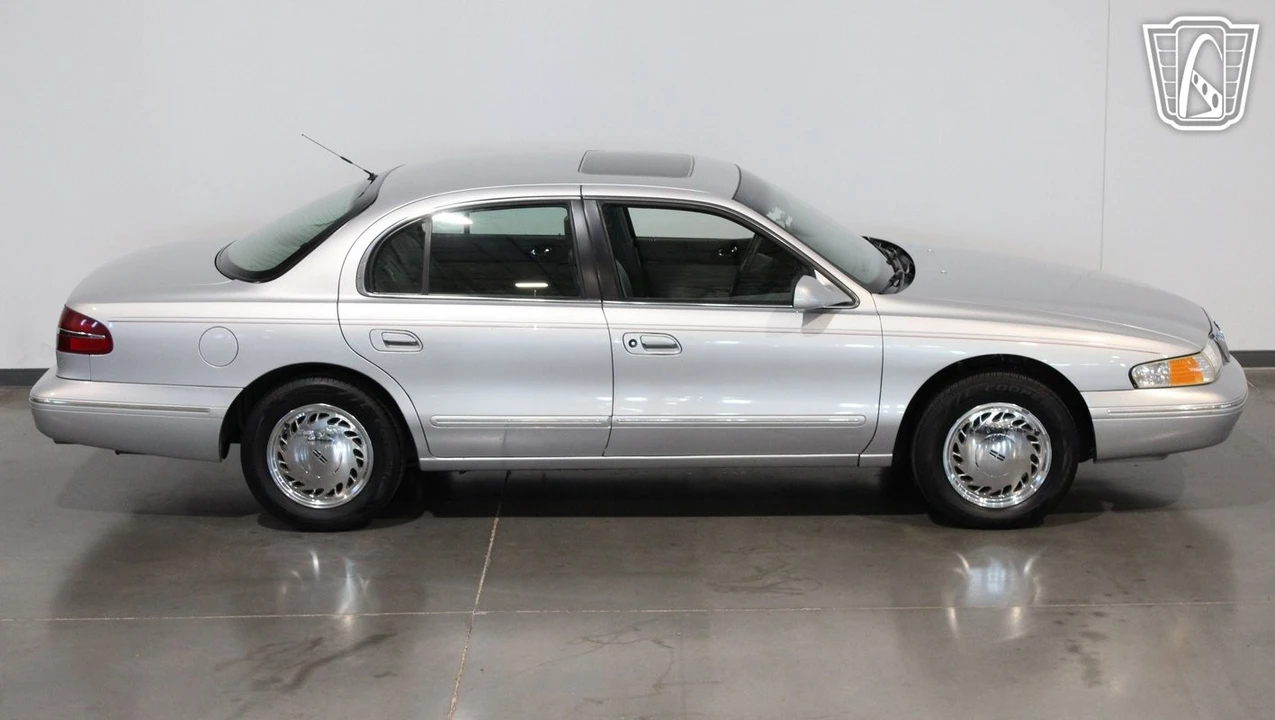 1996 Lincoln Continental 9th Gen - Image 8 of 12