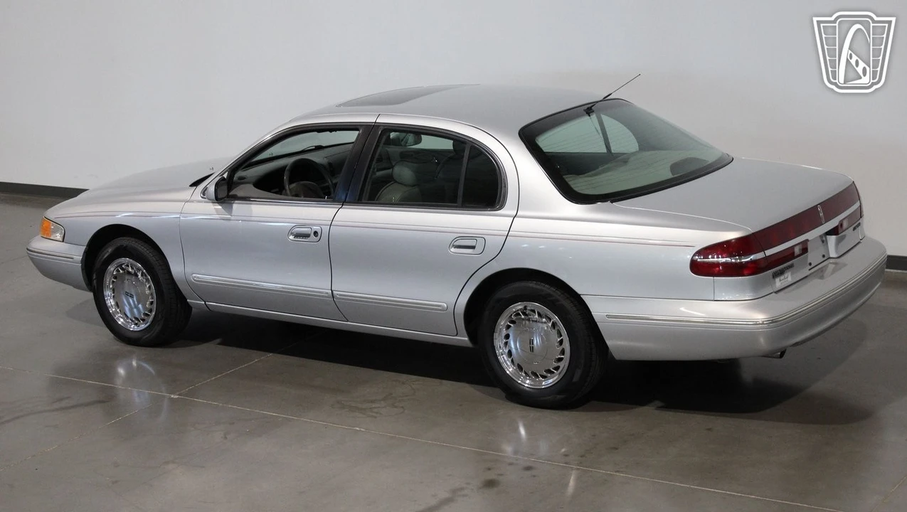 1996 Lincoln Continental 9th Gen - Image 11 of 12