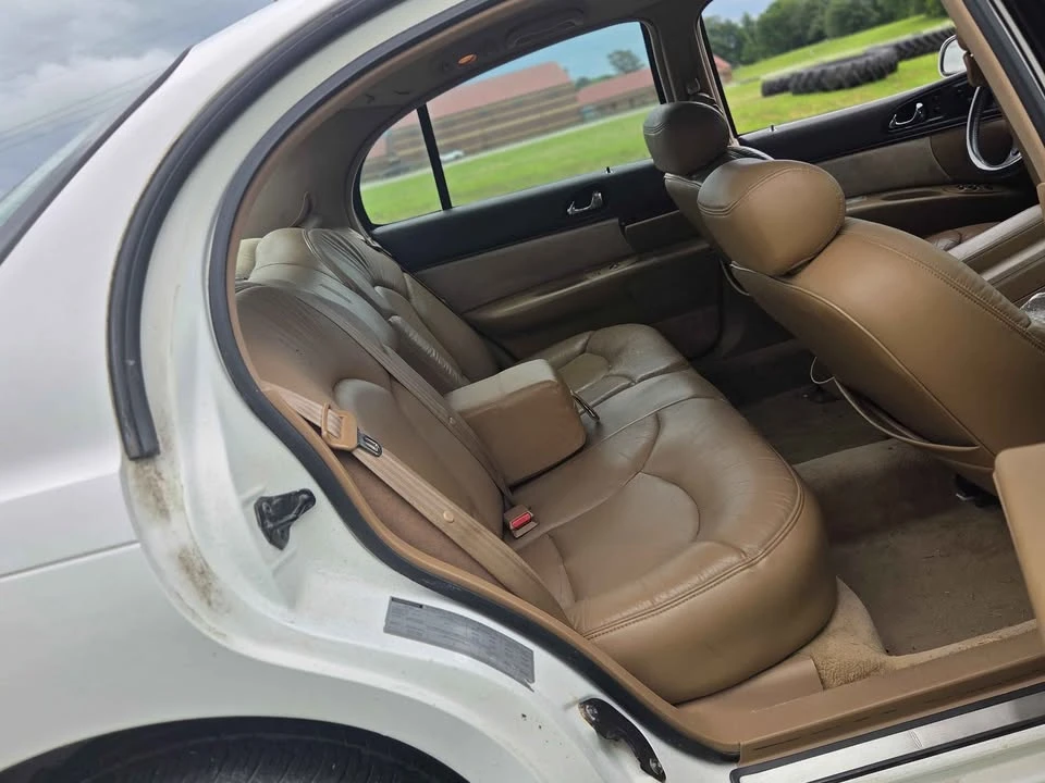 1996 Lincoln Continental 9th Gen - Image 14 of 19