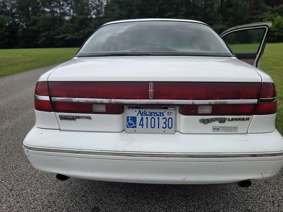 1996 Lincoln Continental 9th Gen - Image 10 of 19