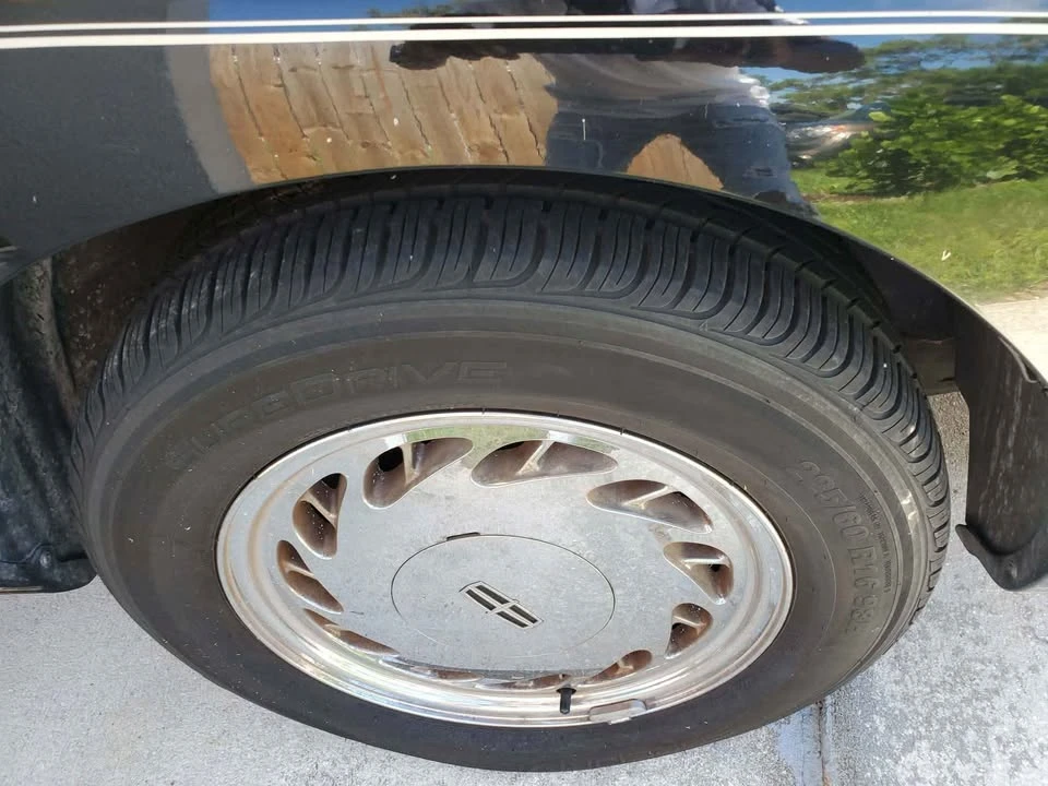 1996 Lincoln Continental 9th Gen - Image 8 of 12