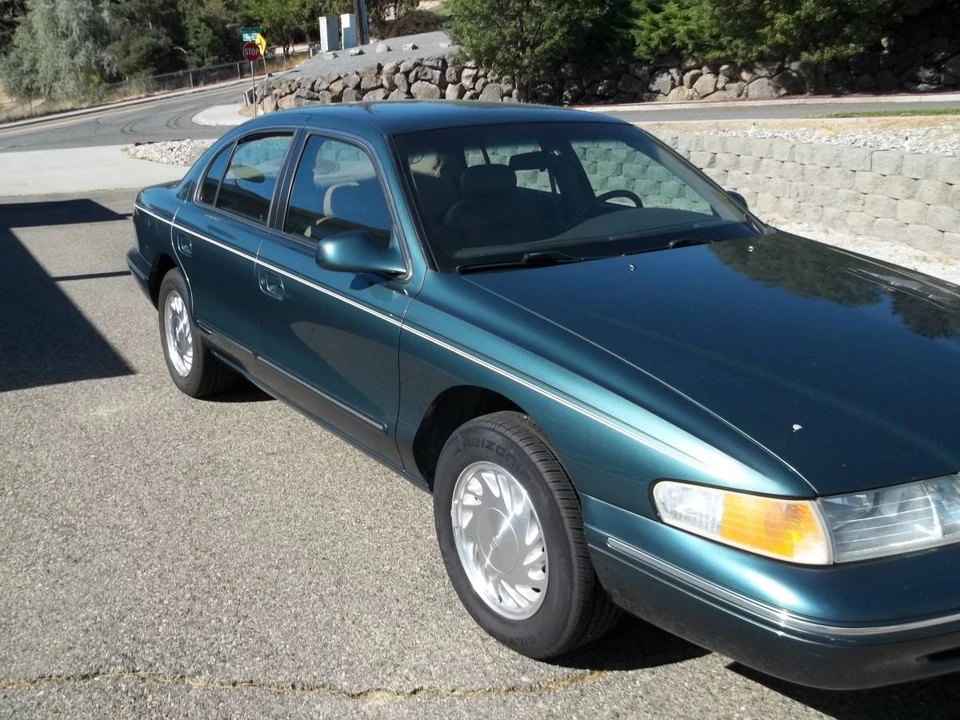1996 Lincoln Continental 9th Gen - Image 2 of 10
