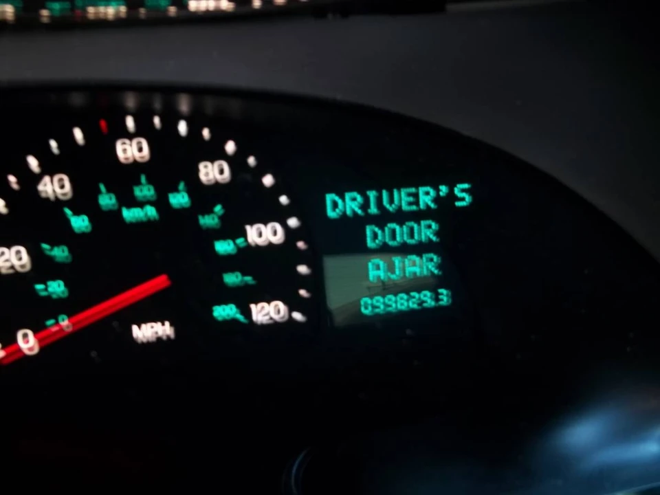 1996 Lincoln Continental 9th Gen - Image 10 of 10