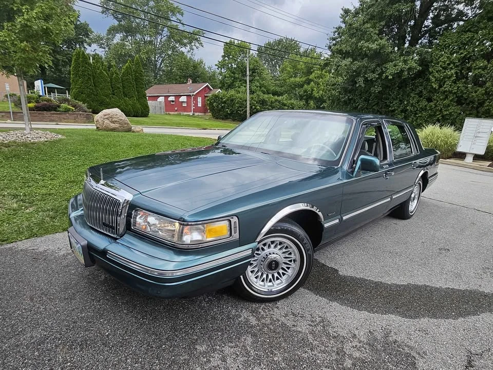 1996 Lincoln Continental 9th Gen - Image 14 of 15