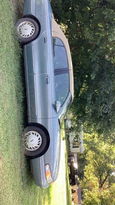 1996 Lincoln Continental 9th Gen - Image 4 of 5