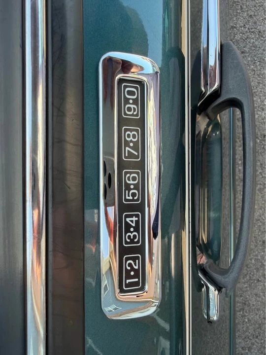 1996 Lincoln Continental 9th Gen - Image 11 of 15