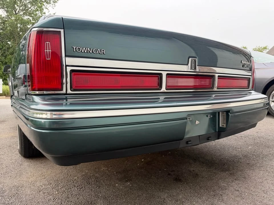 1996 Lincoln Continental 9th Gen - Image 4 of 15