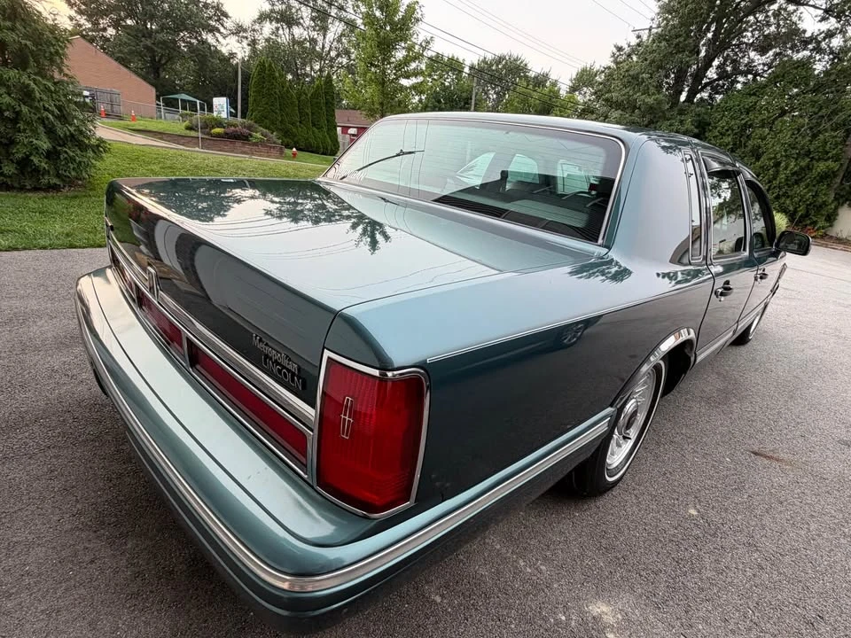1996 Lincoln Continental 9th Gen - Image 12 of 15
