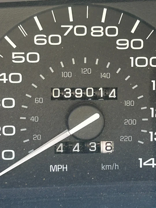1996 Lincoln Continental Mark VIII - Image 6 of 8
