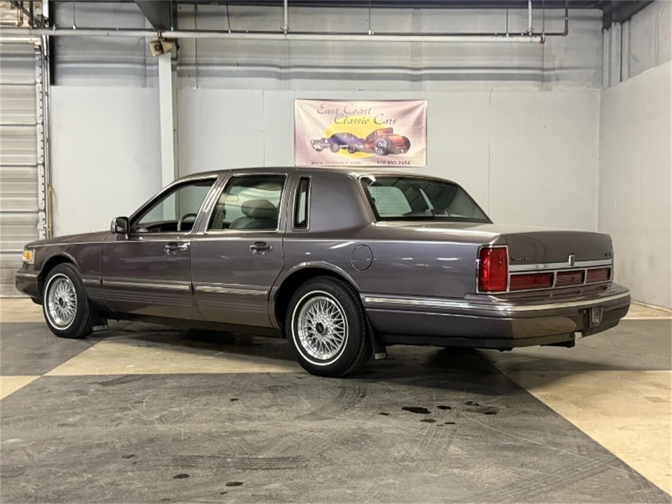 1996 Lincoln Town Car - Image 7 of 31