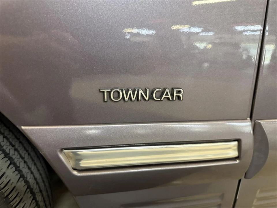 1996 Lincoln Town Car - Image 14 of 31