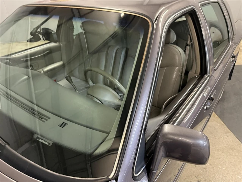 1996 Lincoln Town Car - Image 15 of 31