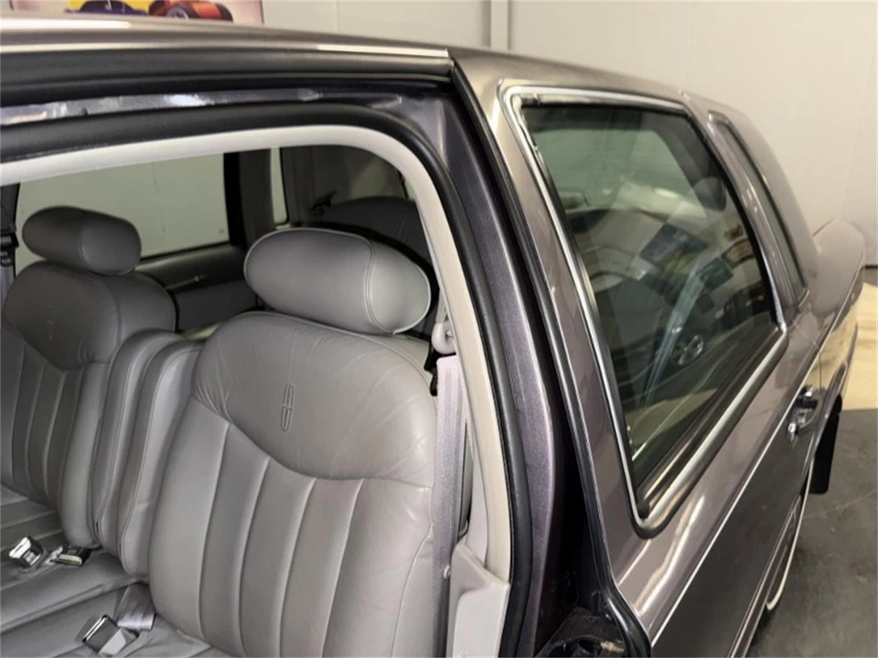 1996 Lincoln Town Car - Image 22 of 31