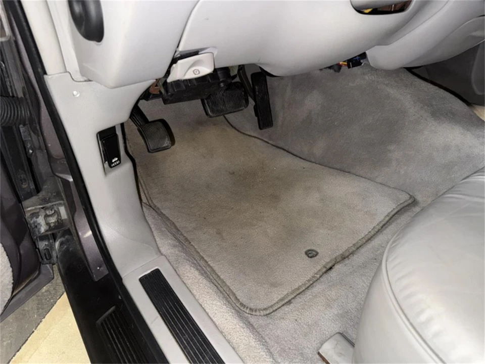 1996 Lincoln Town Car - Image 23 of 31