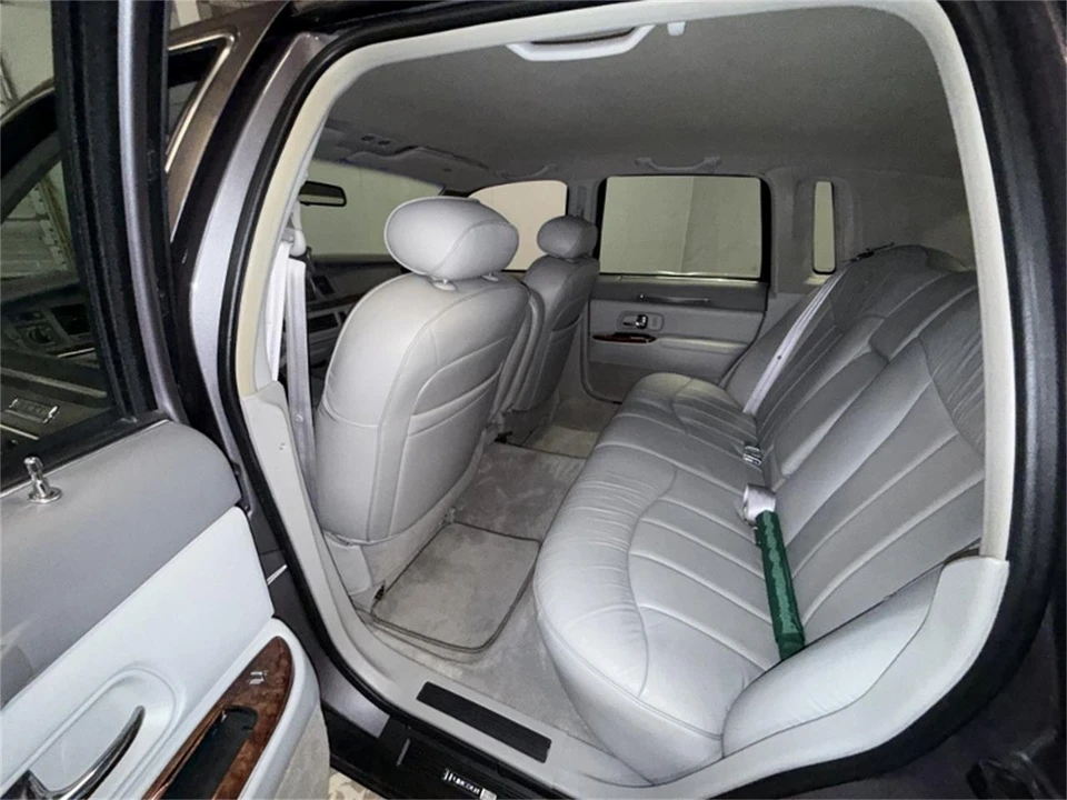 1996 Lincoln Town Car - Image 27 of 31