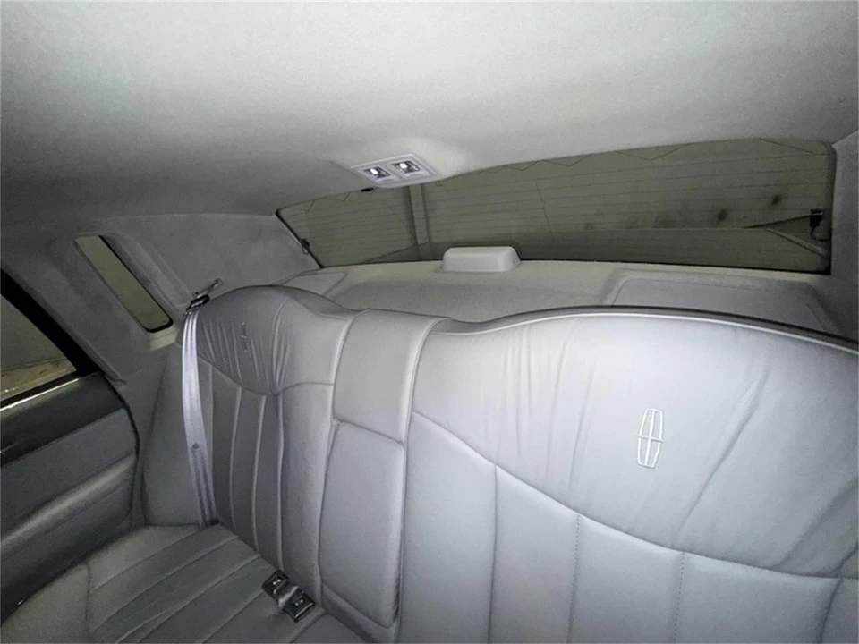 1996 Lincoln Town Car - Image 28 of 31