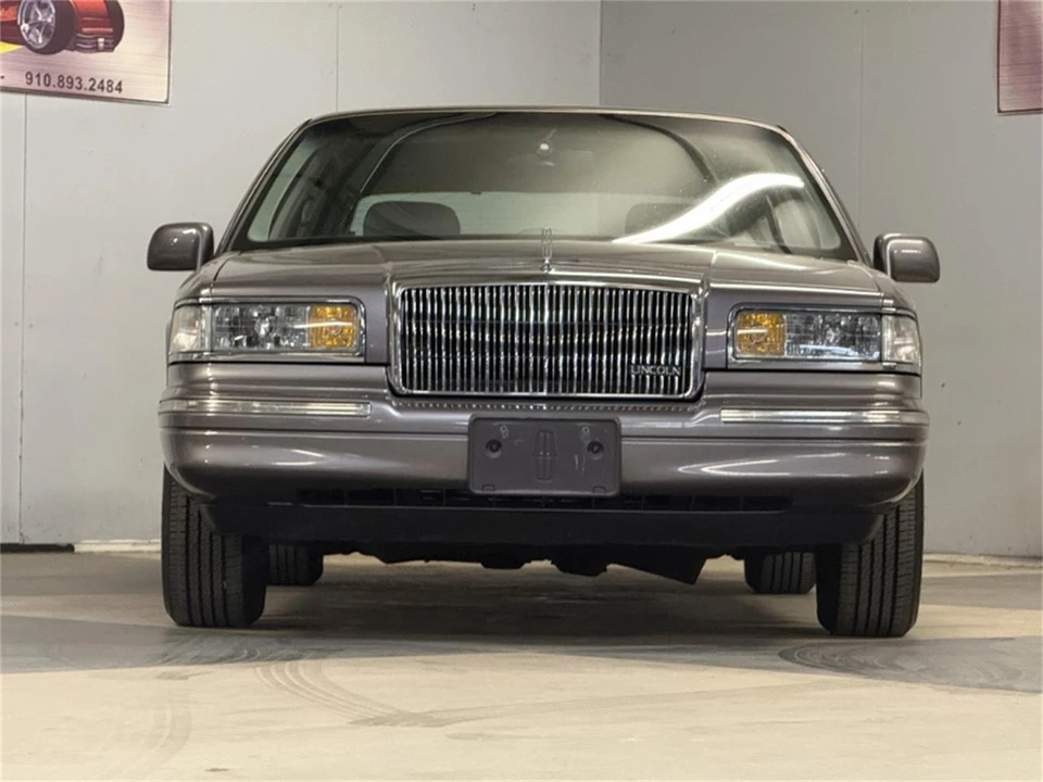 1996 Lincoln Town Car - Image 30 of 31