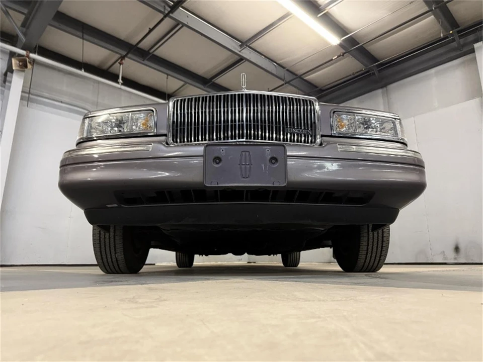 1996 Lincoln Town Car - Image 31 of 31