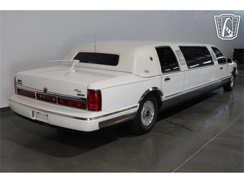 1996 Lincoln Town Car - Image 16 of 31