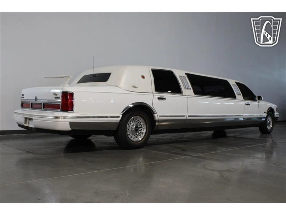 1996 Lincoln Town Car - Image 21 of 31