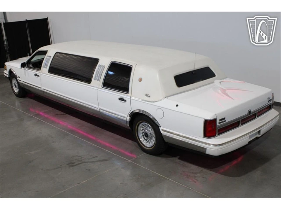 1996 Lincoln Town Car - Image 26 of 31