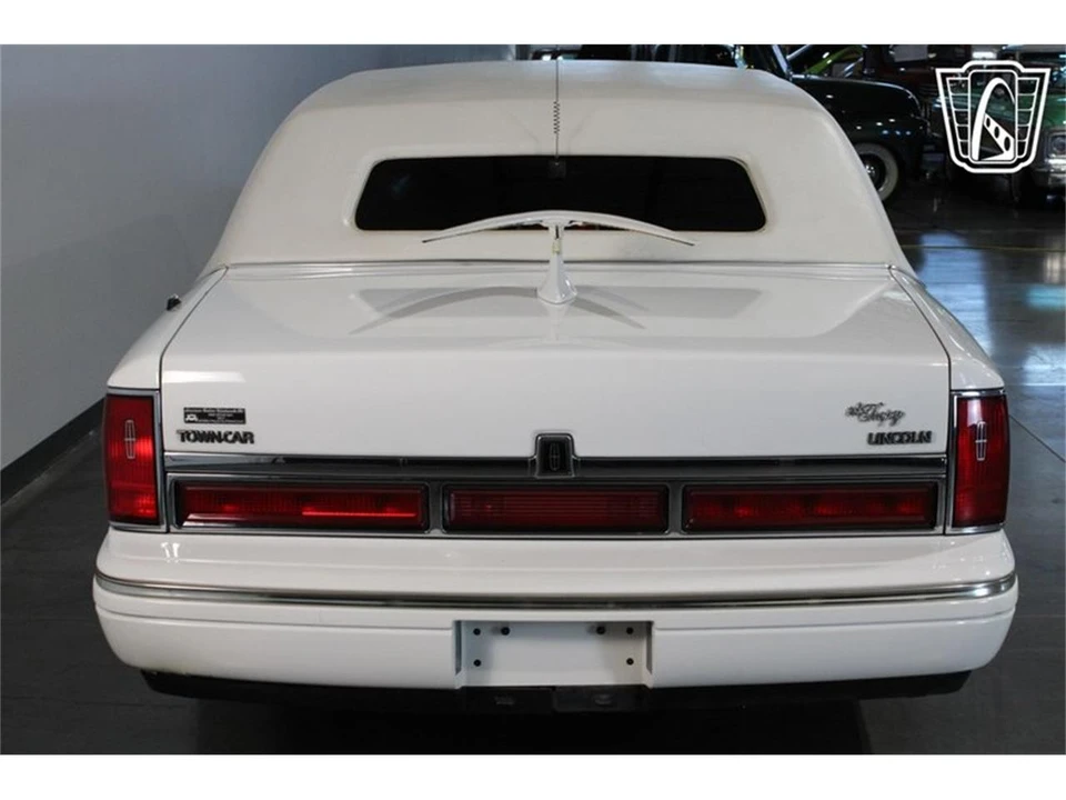 1996 Lincoln Town Car - Image 17 of 31