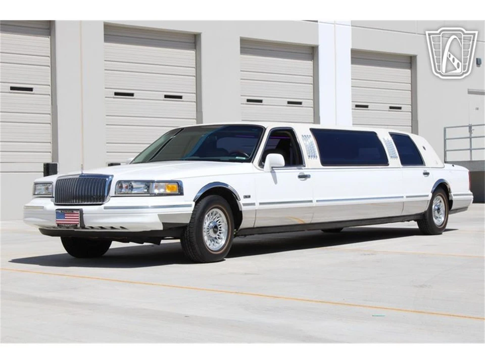 1996 Lincoln Town Car - Image 7 of 31