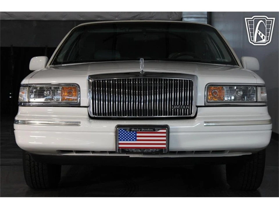 1996 Lincoln Town Car - Image 18 of 31